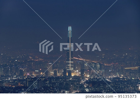 Cityscape of Seoul city from top of mountain, South Korea Cityscape of Seoul city from top of mountain, South Korea 95135373