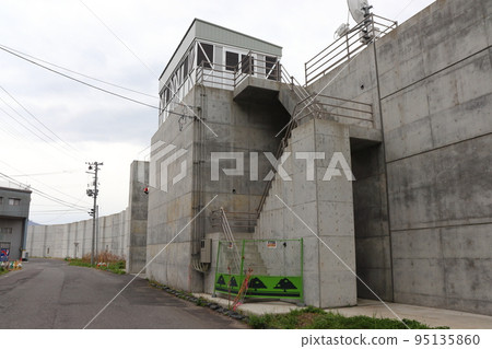 Super embankment surrounding the fishing port (Miyako City) 95135860