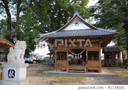 下堂寺和楠木八幡宮的樟樹 下堂寺和楠木八幡宮的樟樹 95136081
