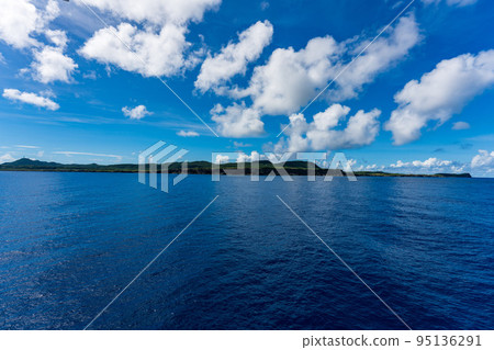Beautiful sea and wake Yonaguni Island Beautiful sea and wake Yonaguni Island 95136291