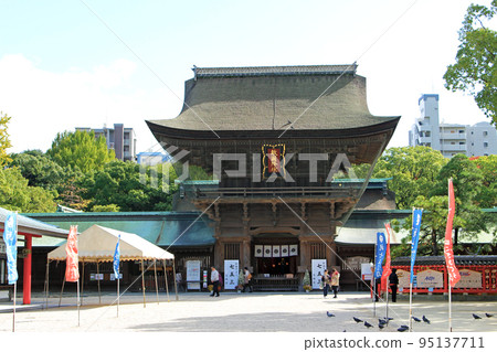 箱崎神社正殿前 95137711