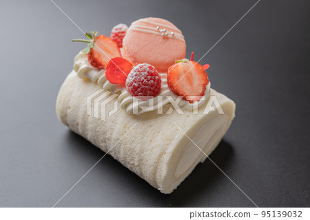 Roll cake  95139032