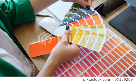 Interior designer choosing fan of colourful samples 95139299