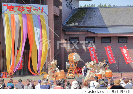 Kitaakita City Takanosu “Taiko Festival” Namahage Taiko Oni Shinshu 95139756
