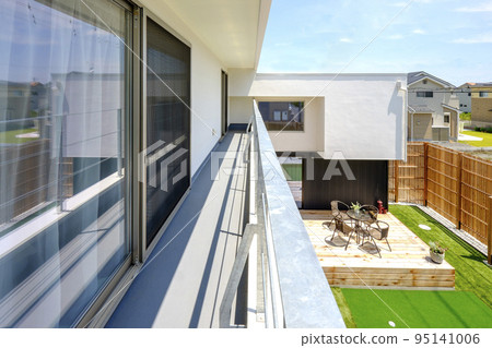 Garden from the second floor of a new house 95141006