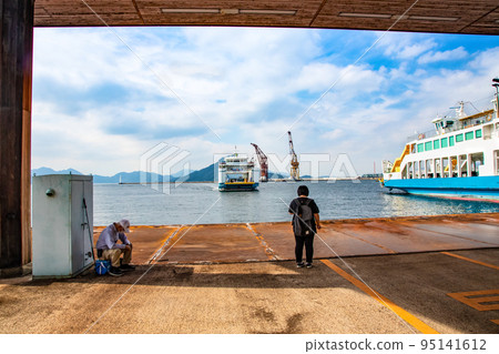 It is the ferry departure and arrival pier scenery of Hiroshima Port. A connecting ferry to Etajima and Ninoshima in the Seto Inland Sea departs and arrives. Hiroshima It is the ferry departure and arrival pier scenery of Hiroshima Port. A connecting ferry to Etajima and Ninoshima in the Seto Inland Sea departs and arrives. Hiroshima 95141612