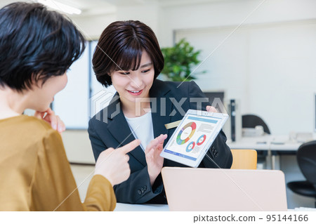 Business woman serving customers at the counter 95144166