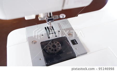 start a sewing machine 95146998