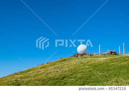 Looking up at the top of Mt. Kurumayama [Kurumayama Weather Radar Observatory and Kurumayama Shrine] 95147218