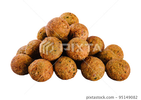 Vegetarian chickpeas falafel balls isolated on white 95149082