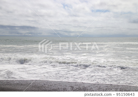 Waves to beat on the coast Waves to beat on the coast 95150643