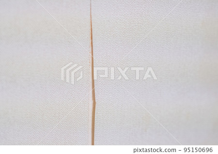 Image of peeled wallpaper (renovation image) 95150696