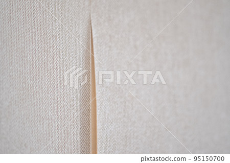 Image of peeled wallpaper (renovation image) 95150700
