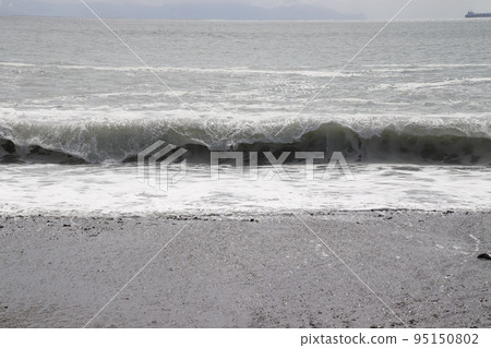 Waves to beat on the coast Waves to beat on the coast 95150802