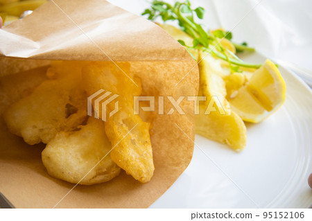 Dining with fish and chips room service and wine at a long-established luxury hotel in the city (Chiyoda-ku, Tokyo) 95152106