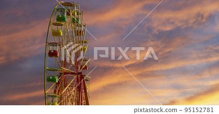 Attraction (carousel) ferris wheel against the background of a romantic evening sky Attraction (carousel) ferris wheel against the background of a romantic evening sky 95152781