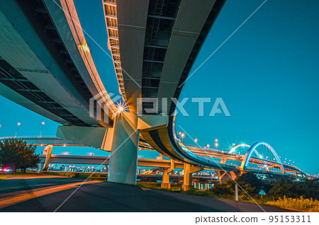 港北交界處和五色櫻橋的夜景 95153311