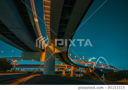 港北交界處和五色櫻橋的夜景 港北交界處和五色櫻橋的夜景 95153315