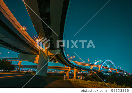 港北交界處和五色櫻橋的夜景 港北交界處和五色櫻橋的夜景 95153316