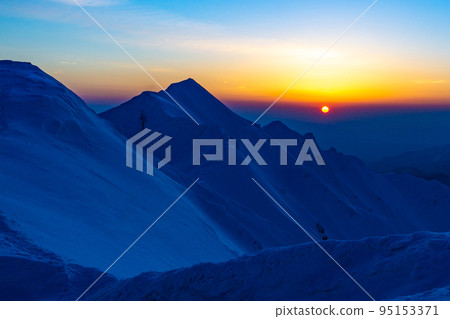 Mt. Misen and Kengamine of Morgenroth seen from the observation deck of Mt. 95153371