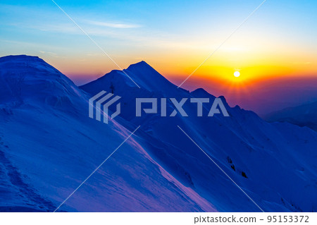 Mt. Misen and Kengamine of Morgenroth seen from the observation deck of Mt. 95153372