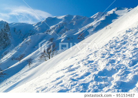 Misen and Kengamine looking up from the 6th station of Hakurei Oyama 95153487
