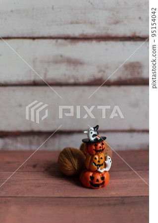 Halloween October autumn background material cute pumpkin and ghost vertical 95154042