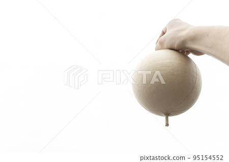 手拿著煙花球。來一場煙火表演吧！！ 95154552