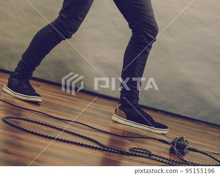 Man leg and guitar effects pedal 95155196