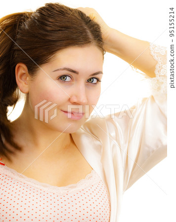 Girl with no makeup unties her hair 95155214