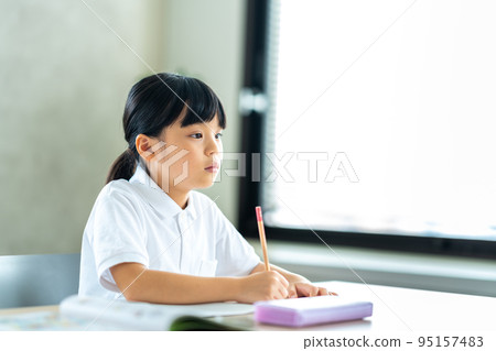 Elementary school girl studying at cram school Elementary school girl studying at cram school 95157483