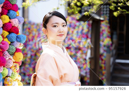 穿著和服在京都觀光的女人 95157926