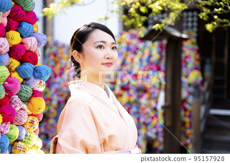 穿著和服在京都觀光的女人 95157928