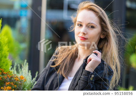 Long hair girl portrait outdoor Long hair girl portrait outdoor 95158056
