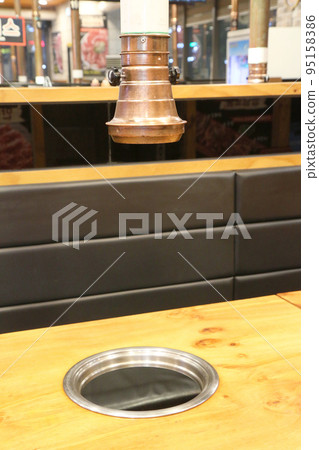 烤肉餐廳餐桌和排氣管（韓國） 95158386