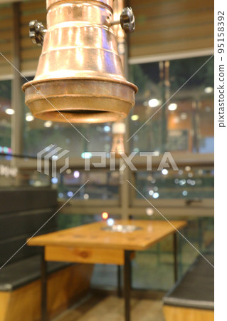 烤肉餐廳餐桌和頂部排氣管（韓國） 95158392