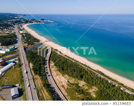 East coast scenery 95159683