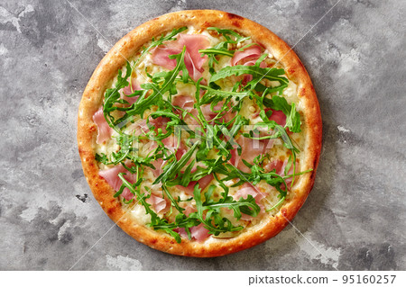 Pinoli pizza with cheese cream sauce, prosciutto, gorgonzola, pears, pine nuts and arugula 95160257