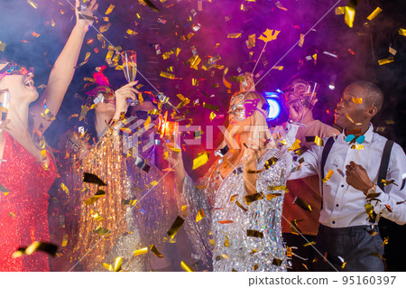 Friends celebrating with champagne 95160397