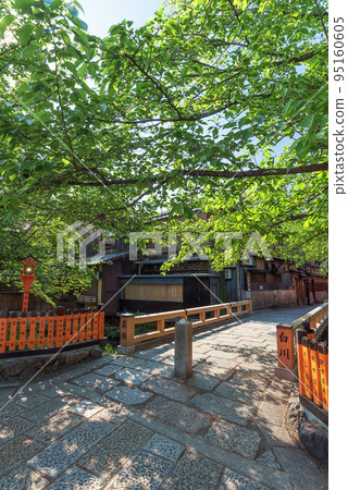 京都祗園白川鮮綠辰巳橋 95160605