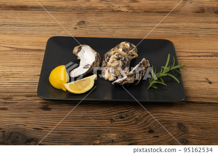 Empty Oyster Shell Isolated, Eaten Mollusc Empty Oyster Shell Isolated, Eaten Mollusc 95162534