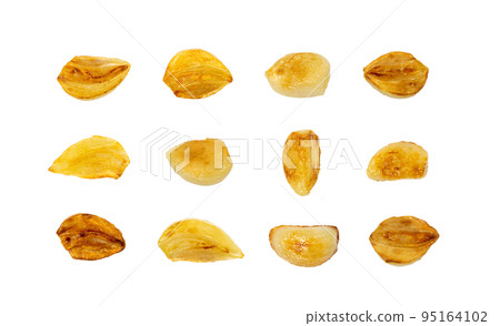 Fried Garlic Cloves Set Isolated on White Background Fried Garlic Cloves Set Isolated on White Background 95164102