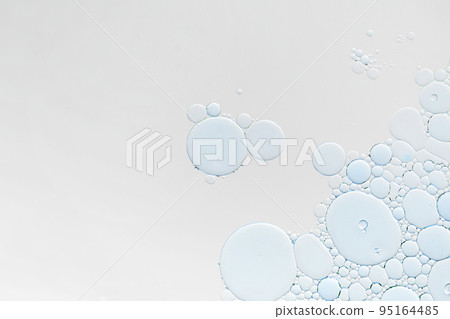 Oil and water bubbles background. Abstract face cleanser bubbles background. 95164485