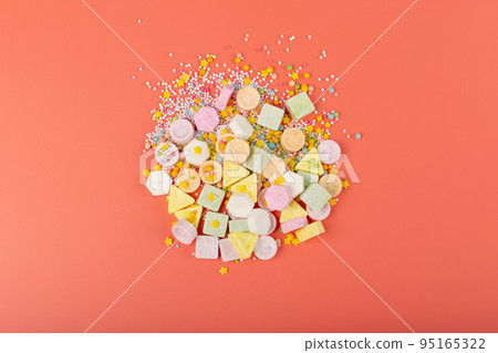Tablet Candies on Pink Background, Compressed Tablets 95165322