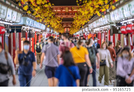 Tokyo cityscape in Japan Elimination of immigration restrictions, lifting of the ban on individual travel by foreigners ... Sensoji Temple crowded with foreign tourists = October 11 95165725