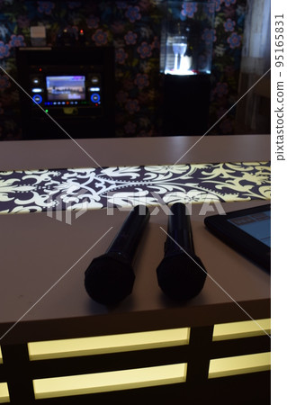 Karaoke image 95165831