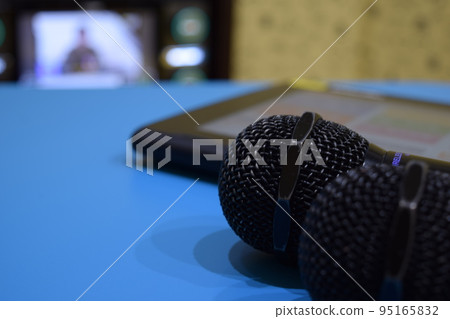 Karaoke image 95165832