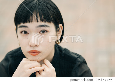 Black hair short hair woman portrait natural beauty 95167766