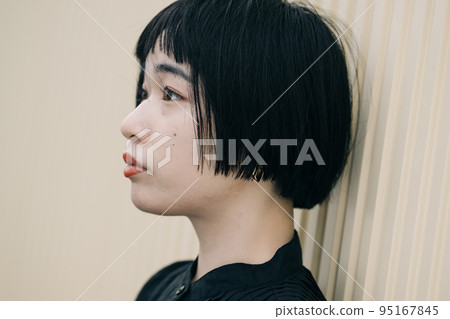 Black hair short hair woman portrait natural beauty 95167845