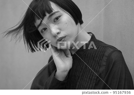 Black hair short hair woman portrait natural beauty 95167936
